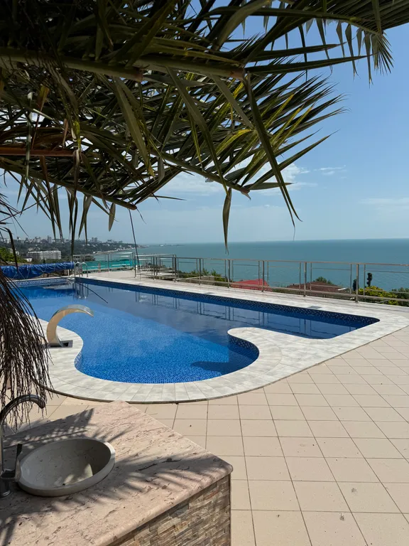 Вилла у моря