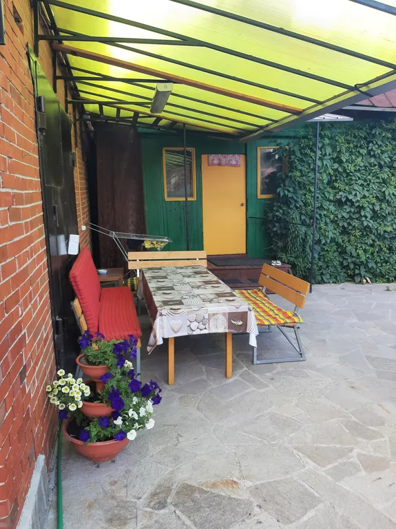 Уютный деревенский домик у озера