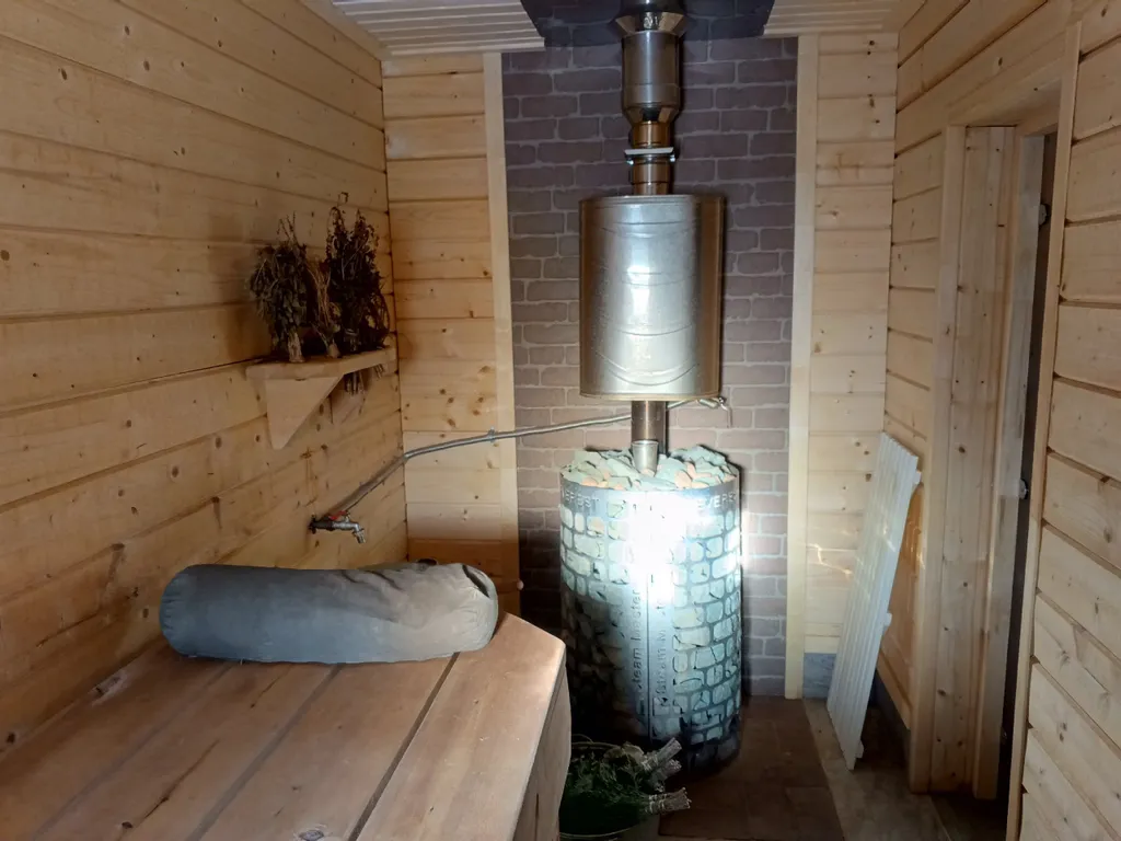 Новый дом-баня с беседками у леса