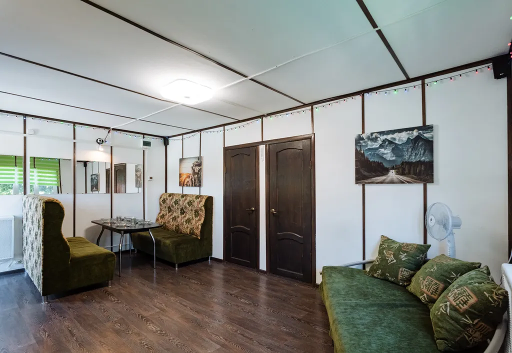 Бунгало на берегу озера в границе леса