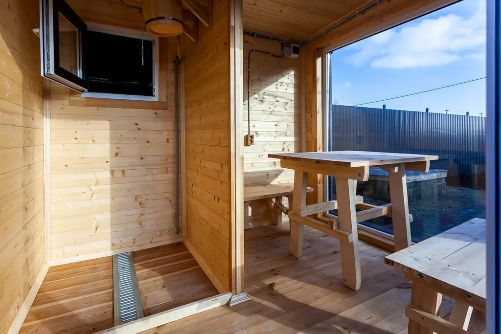 Большой дом для мероприятий с бассейном, баней и большой беседкой