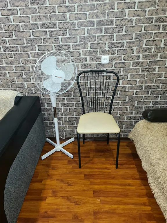 Комфортная тёплая квартира с камином возле двух стоматологий