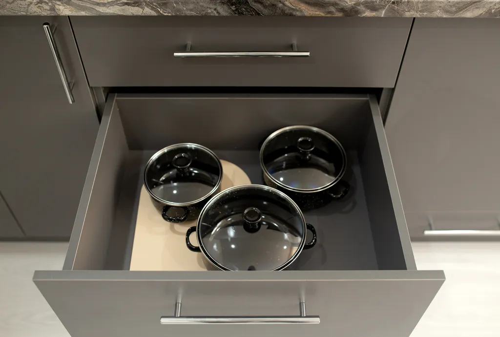 Луна в новом районе города