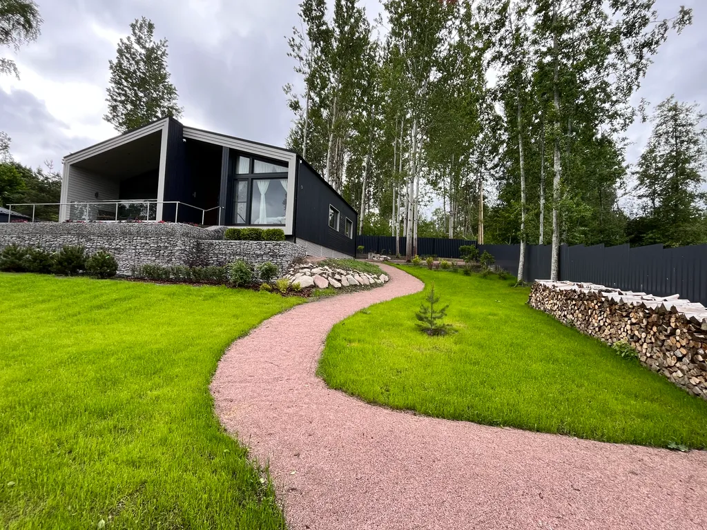 Коттедж на берегу озера с сауной