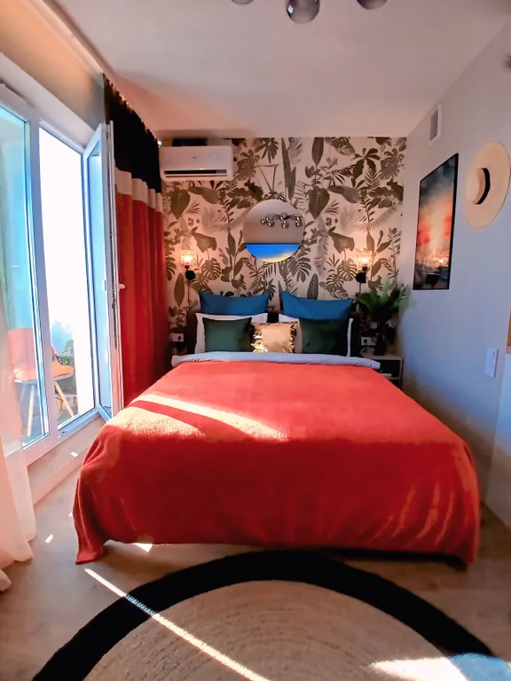 Квартира Квартира Tropic SPA Studio с джакузи XXL и тропическим душем в уютном центре — Минск