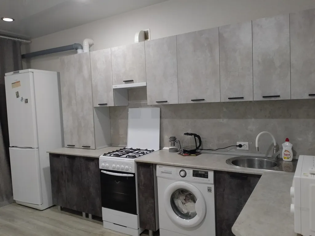 Просторная квартира с видовым балконом близ Питьевой Галереи Санатории