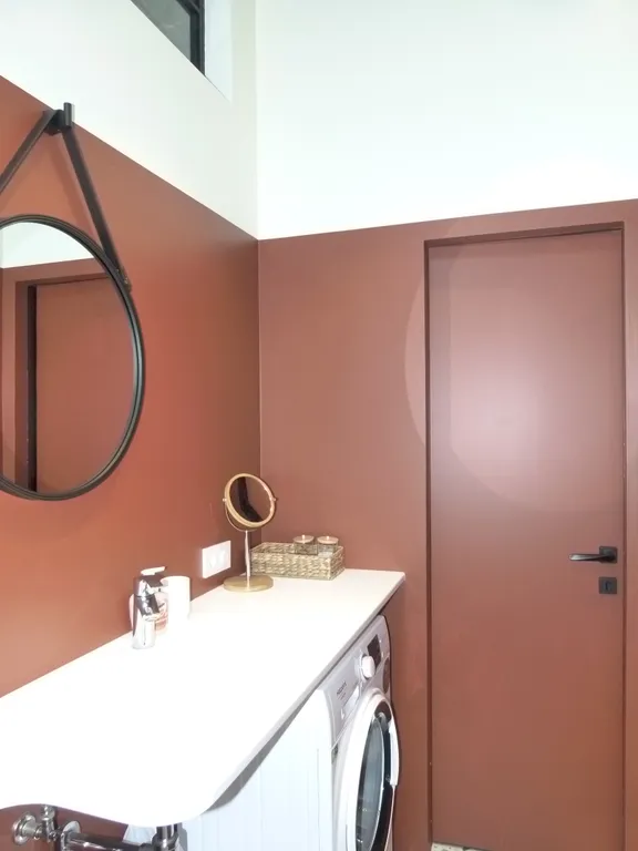 Квартира с дизайнерским ремонтом в японском стиле с бассейном