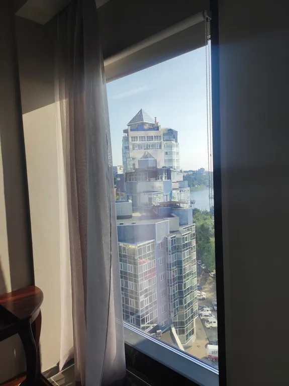 Апартаменты с видом на море, в элитном небоскрёбе, в центре города