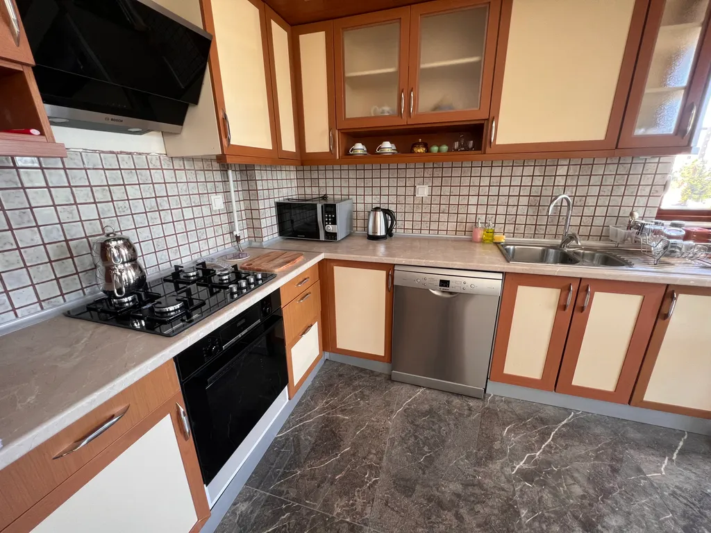 Spacious luxury waterfront flat