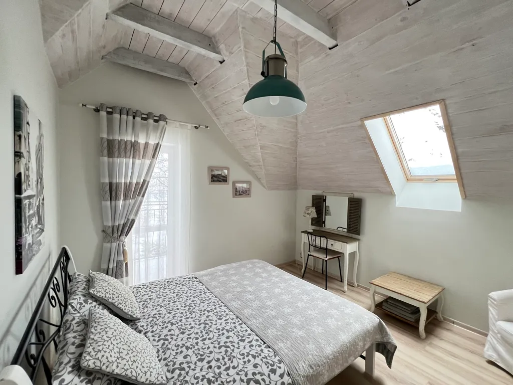 Коттедж с отдельным входом и видом на сад