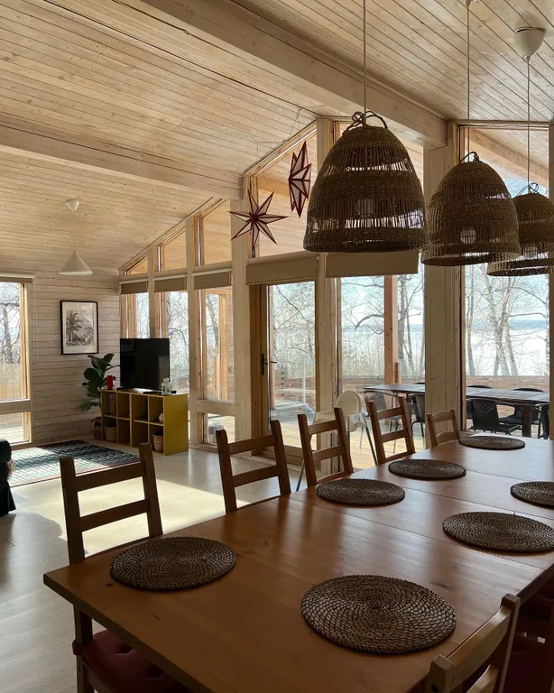 Шале с панорамными окнами и видом на озеро Чебаркуль