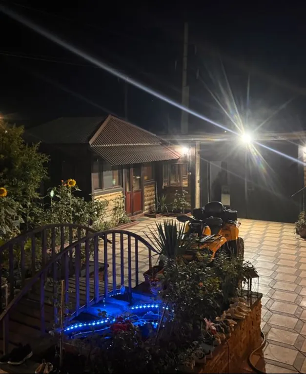 Уютный домик во дворе