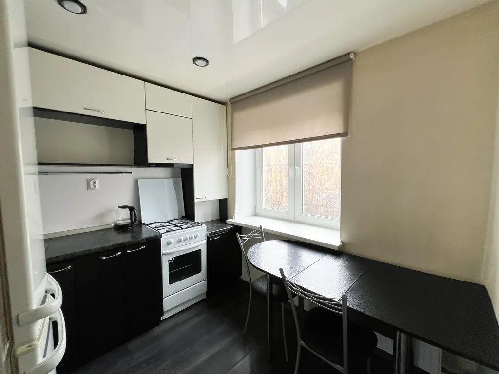 2‑комн. квартира в центре Мурманска на ул. Коминтерна, 17