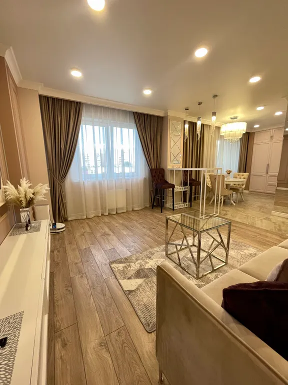 Стильная дизайнерская квартира недалеко от центра города