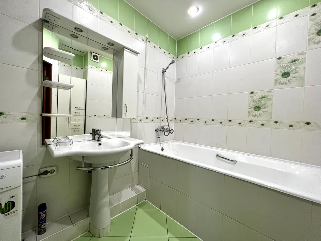 Просторная однушка на ЖД вокзале, не берем оплату за финальную уборку