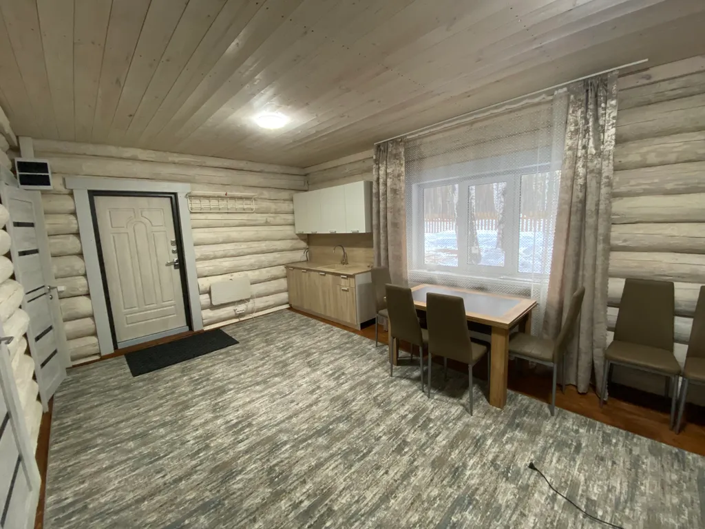 Уютный дом в лесу