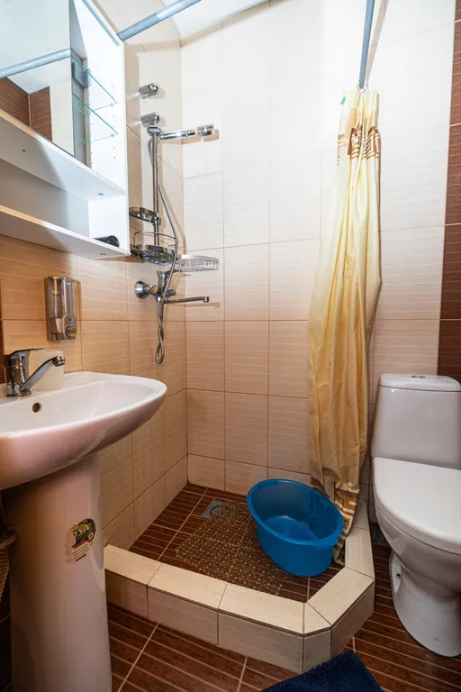 Уютный номер на 4-х человек с санузлом, большой террасой и кухней