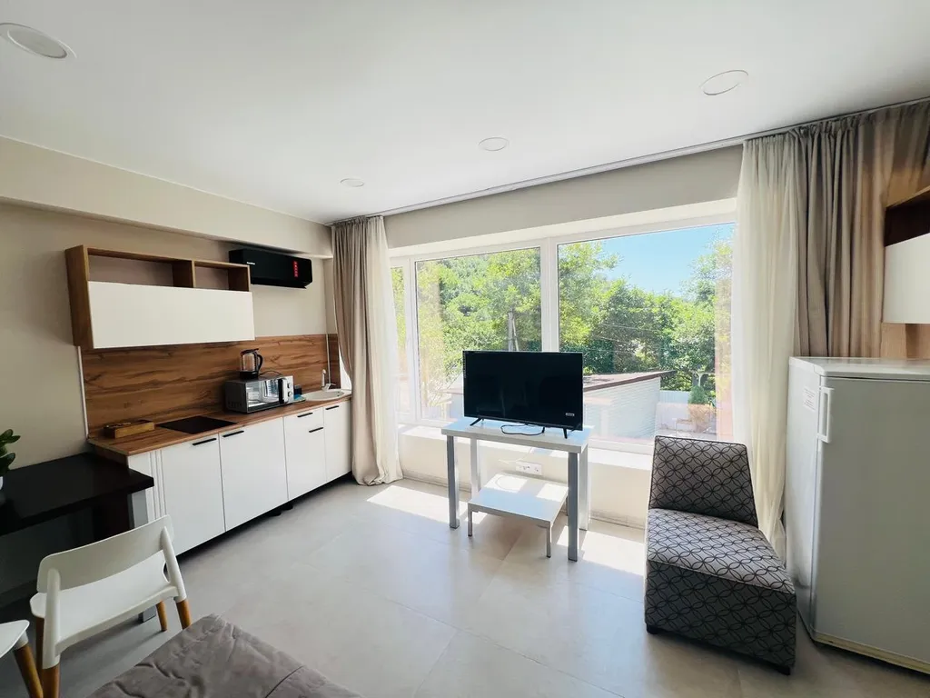 Квартира с бассейном на территории