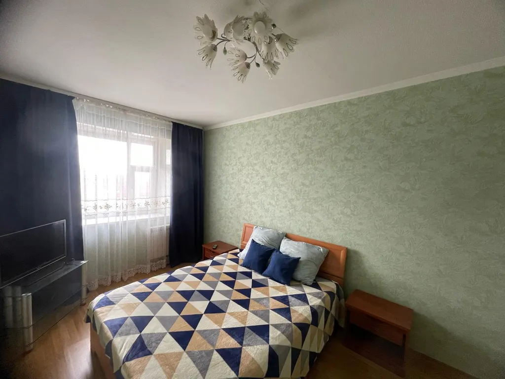 Уютная квартира рядом у Ж/Д Вокзала — аренда посуточно в Нижневартовск