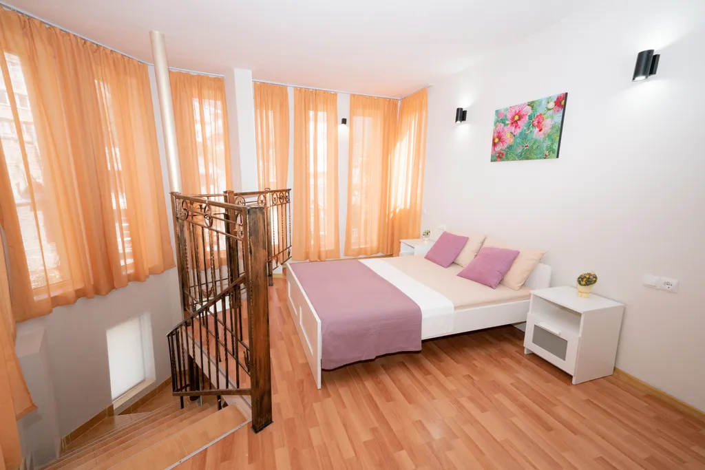 Стильная 2-х этажная квартира для большой семьи или дружной компании