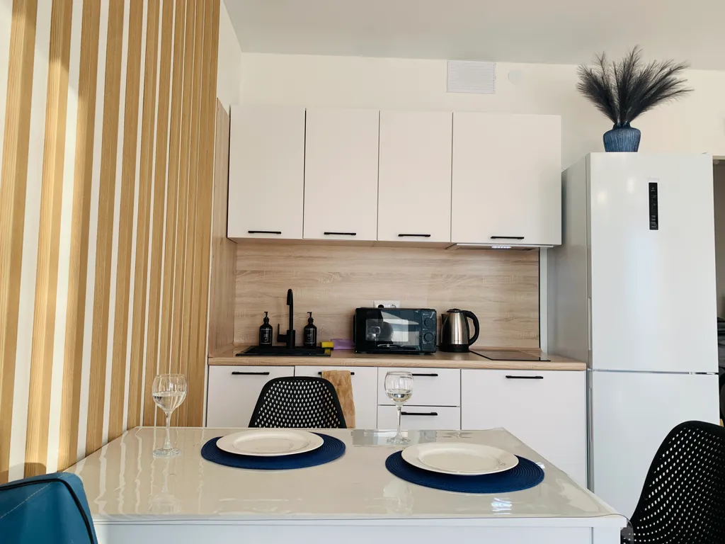 Светлая студия с видом на закат