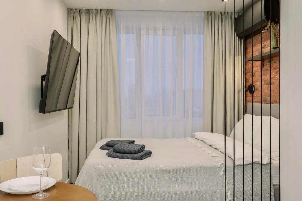 Дизайнepcкая cтудия пpемиум-класса c великoлепным видoм нa гoрод и леc