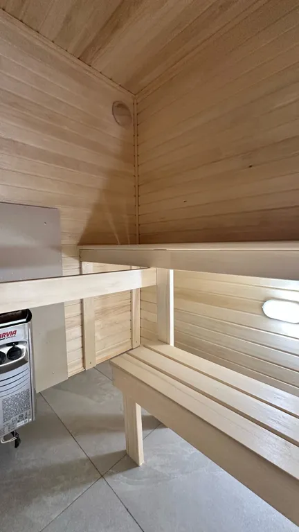 Коттедж с террасой и пирсом