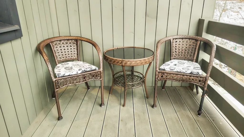 Дом с террасой на берегу Отрадного озера