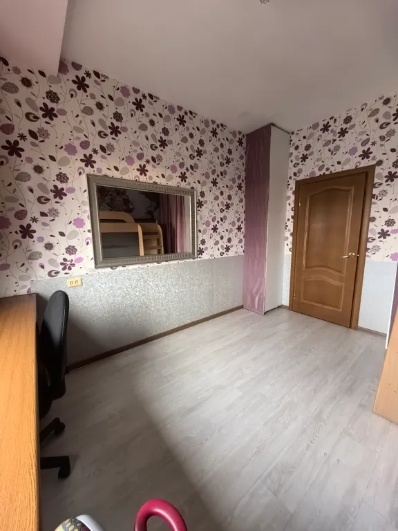 Счастливая матрешка с камином у вокзала Исакогорка