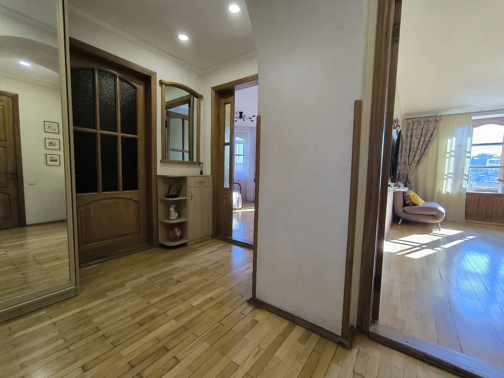 Квартира Просторная 3-комнатная квартира посуточно в центре Севастополя — Севастополь