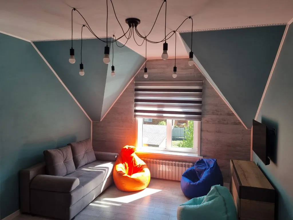 Зелёный дом на берегу Катуни с видом на реку и горы