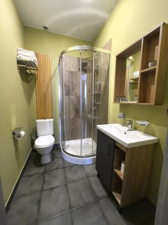 Квартира Двухкомнатная студия с кухней с 2-я санузлами и TV в каждой комнате — Коммунар