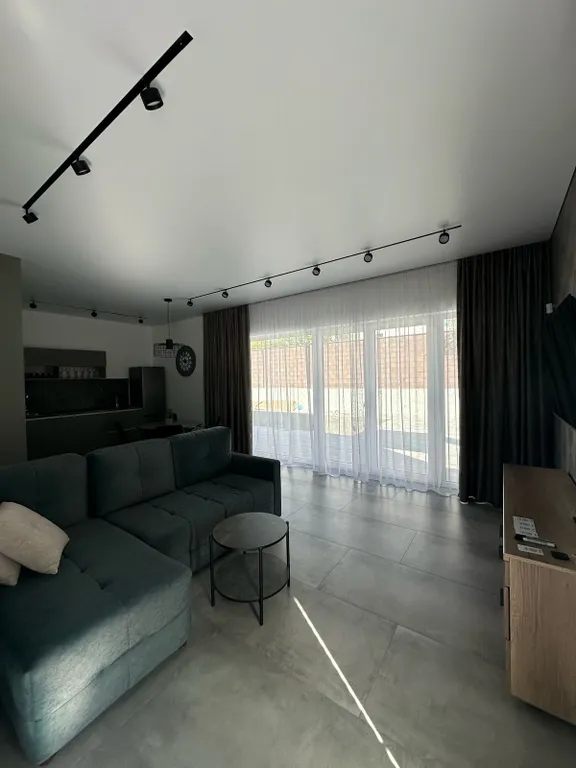 Дом с дизайнерским ремонтом