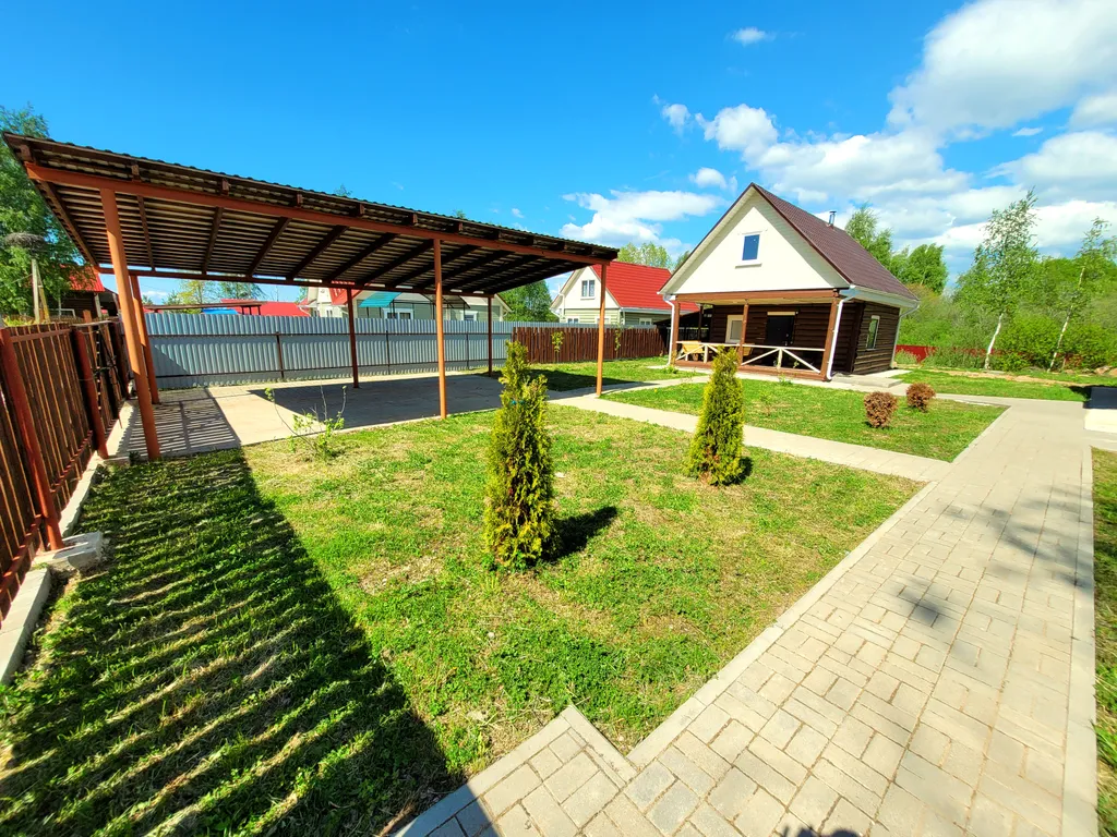 Дом с баней для большой семьи или дружной компании рядом с озером.