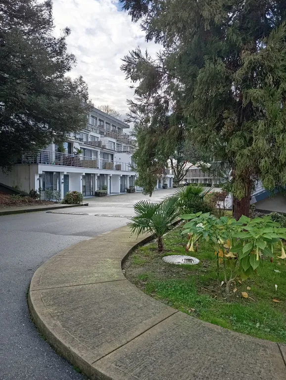 Апартаменты первая линия, у моря, с балконом и видом на горы