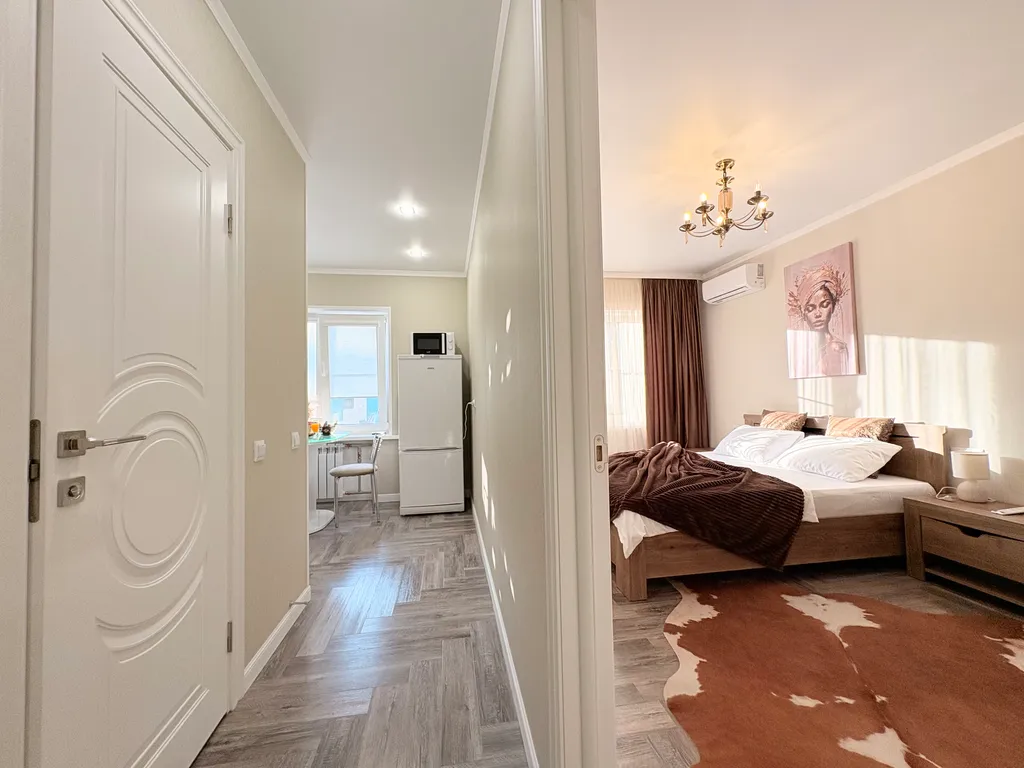 Стильная двухкомнатная квартира на проспекте Кирова со своей парковкой