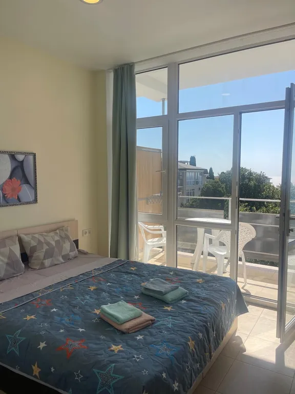 Уютная студия с видом на море, на горы и парк