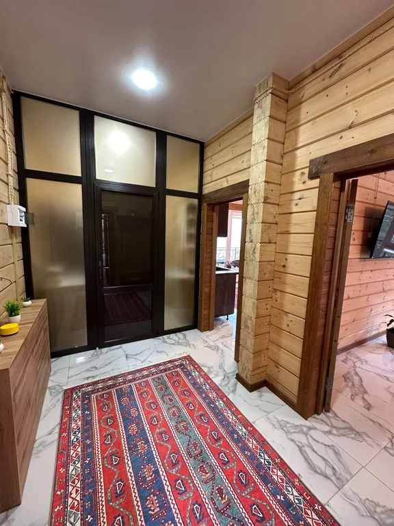 Роскошный эко дом Аквамарин с террасой у водопада и леса