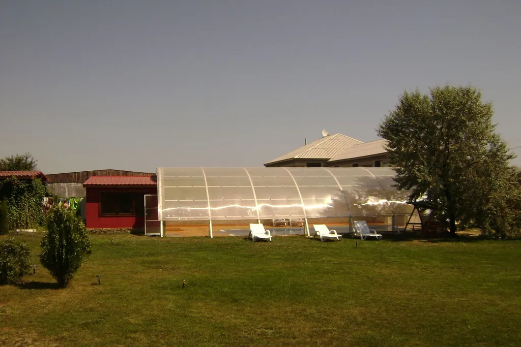 Уютный коттедж с бассейном с морской водой