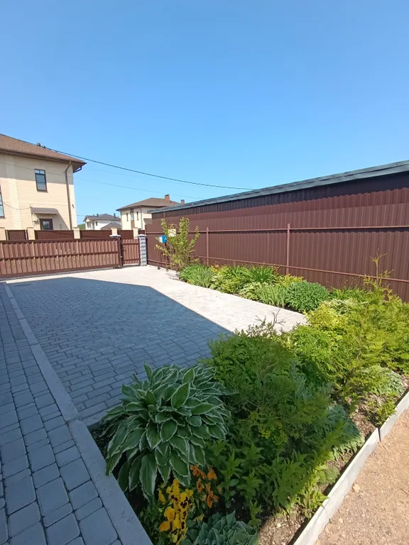 Коттедж с видом на сад