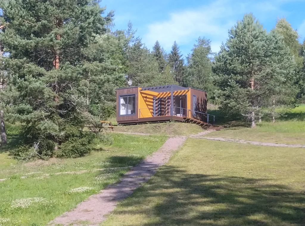 Коттедж Домик с панорамным остеклением, террасой и видом на озеро и лес — Сортавала