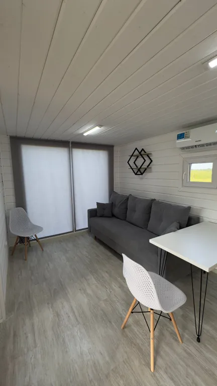 Уютный дом у озера