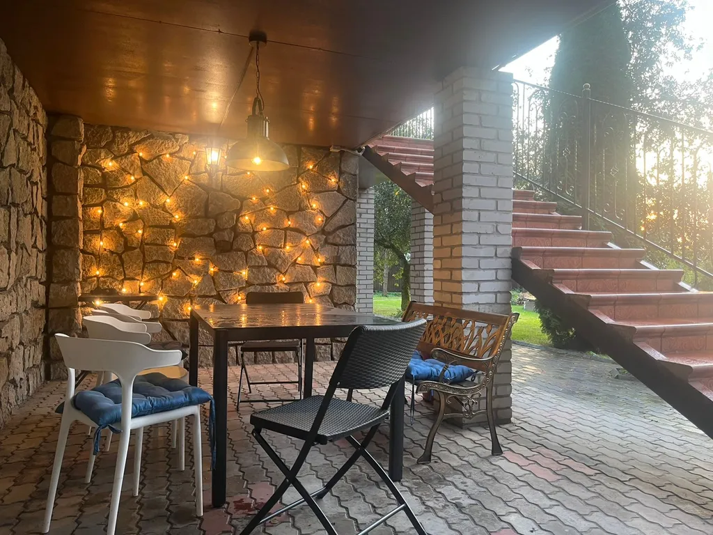 Коттедж на берегу Невы с lounge в гараже