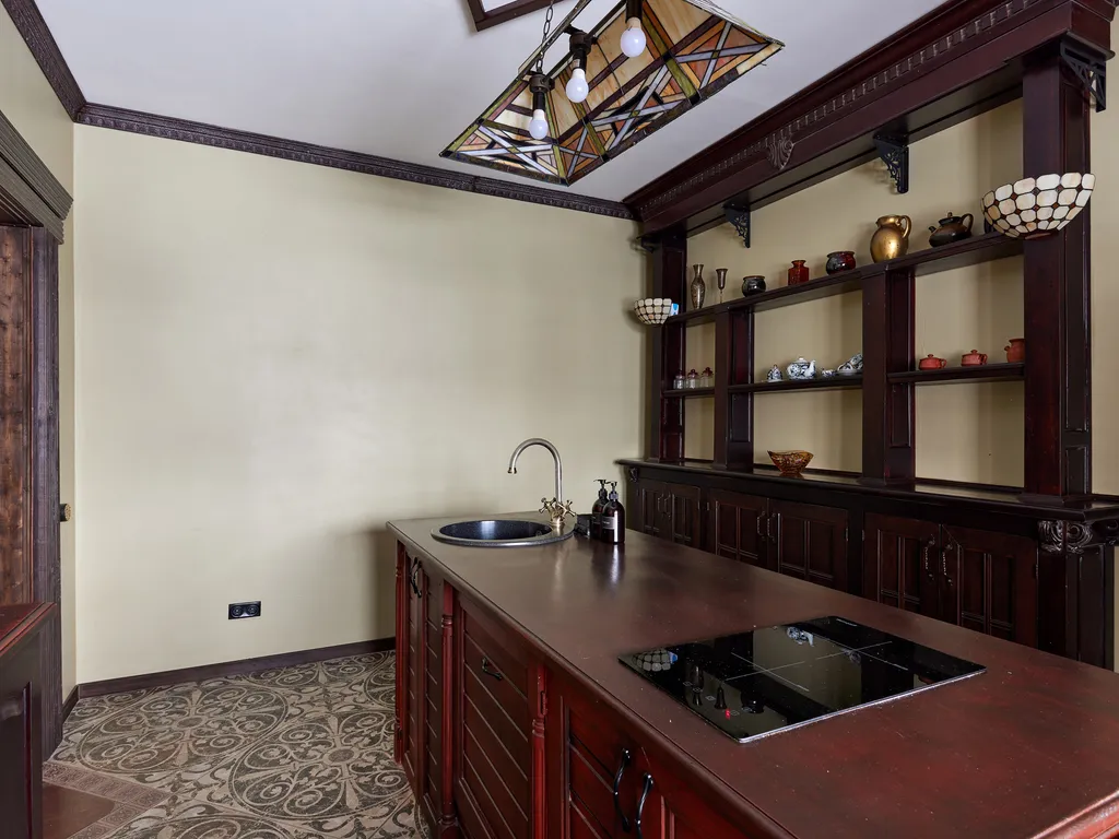 Готический замок Гранат Альдога