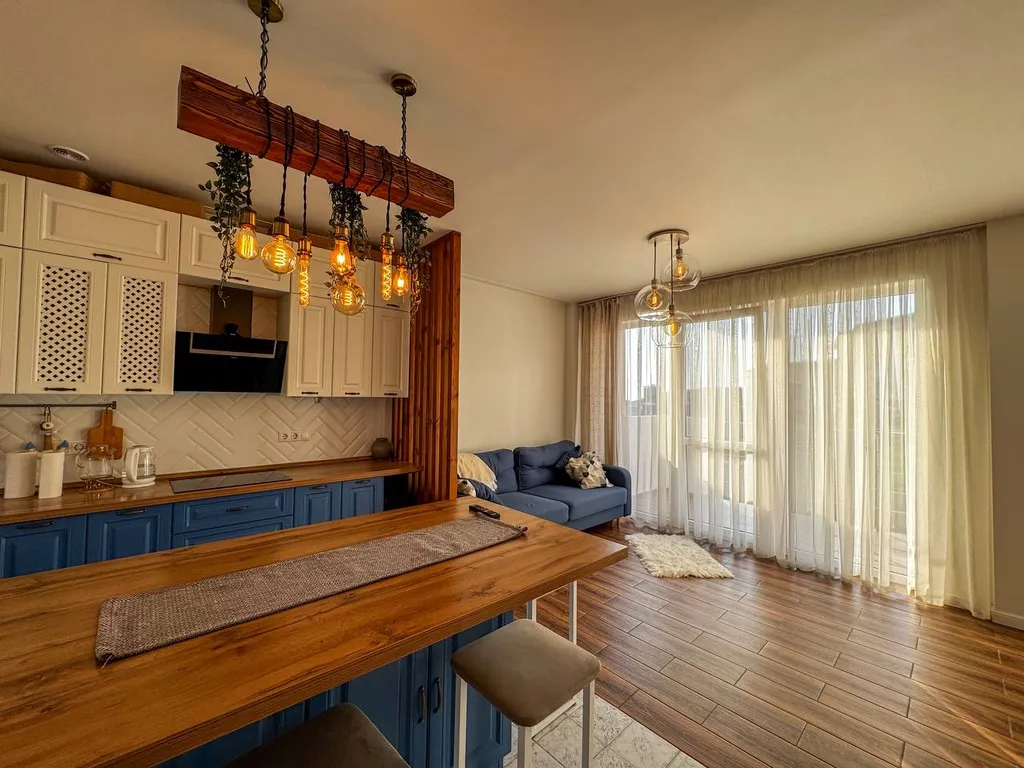 Таунхаус с дизайнерским ремонтом и террасой