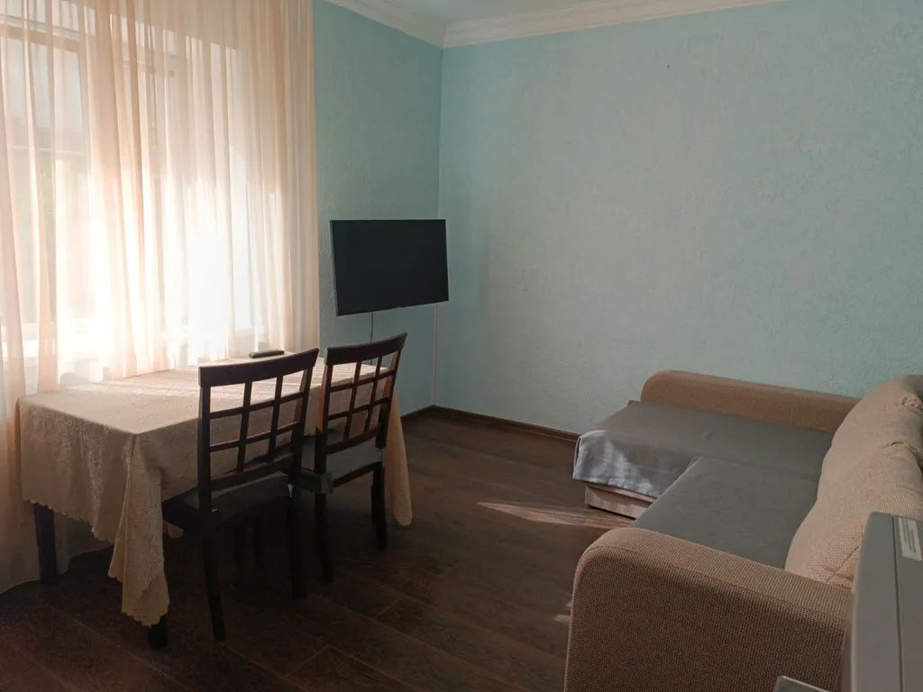 Уютный дом в живописном поселке у моря