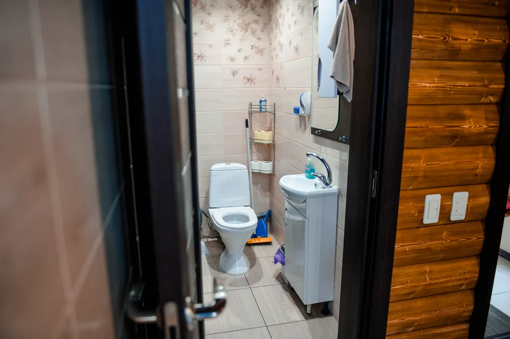 Дом в лесу с бассейном и баней