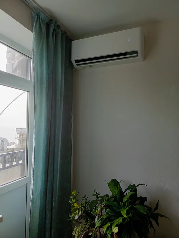 Комната в квартире с видом на море, кондиционер, дом новый