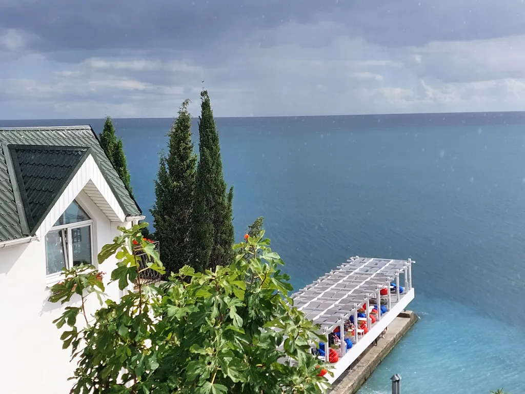 Квартира Студия с видом на море на первой береговой линии — аренда посуточно в Ялта