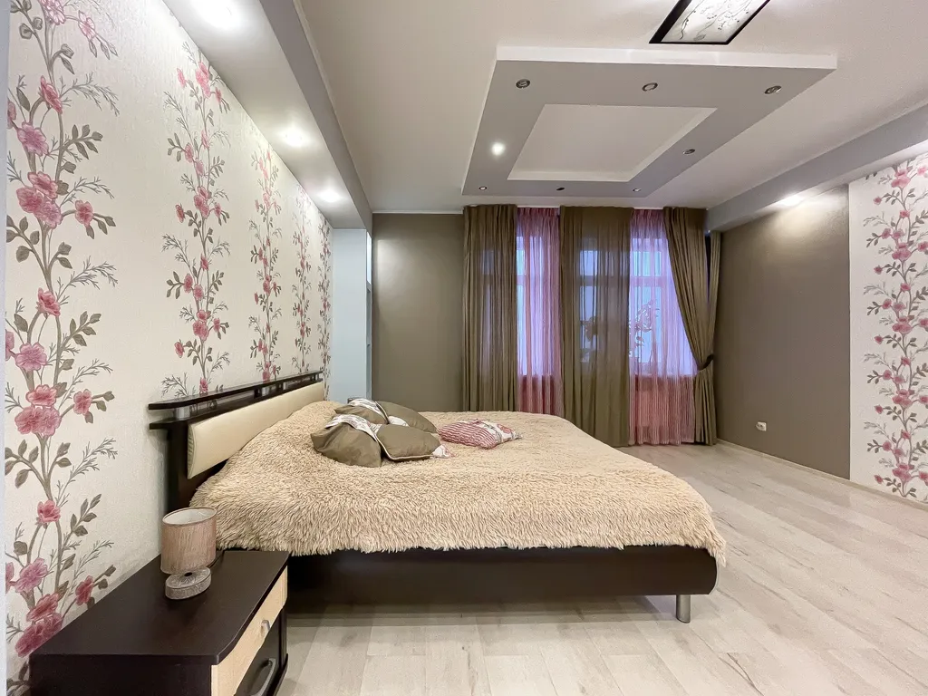 Просторная квартира в центре с видом на залив и замок